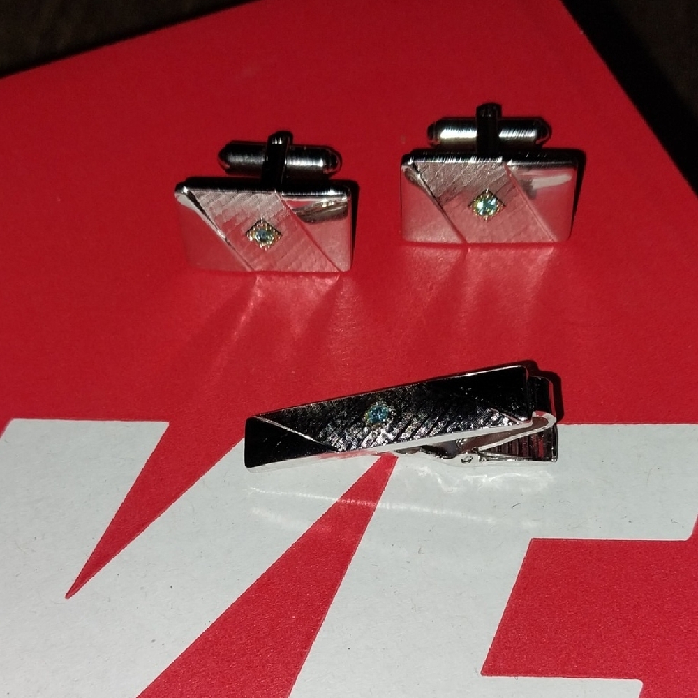 Vtg. Sarah Coventry Elegant Silver Cufflinks and Tie Clip Set